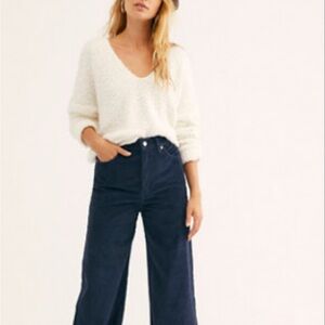 Levi’s Women's Wide-Leg rib-cage corduroy pants in Navy